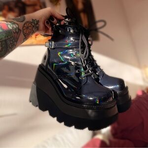 DEMONIA SHAKER-52 in Holographic Black